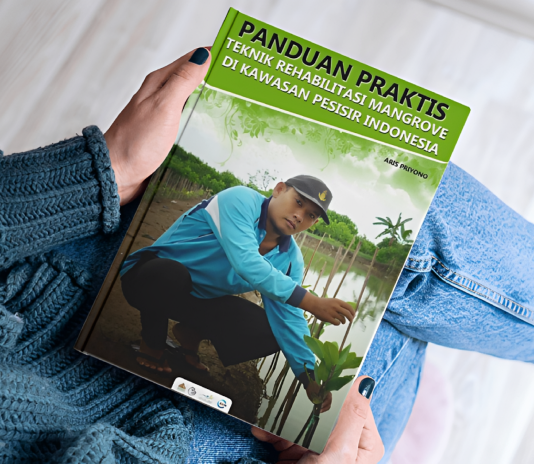 Buku rehabilitasi mangrove karya Aris Priyono dan Tim KeSEMaT