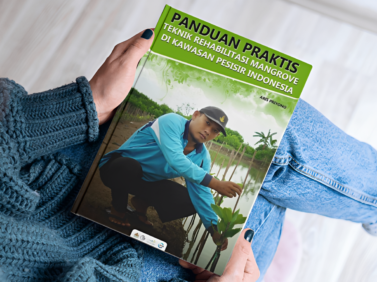 Buku rehabilitasi mangrove karya Aris Priyono dan Tim KeSEMaT